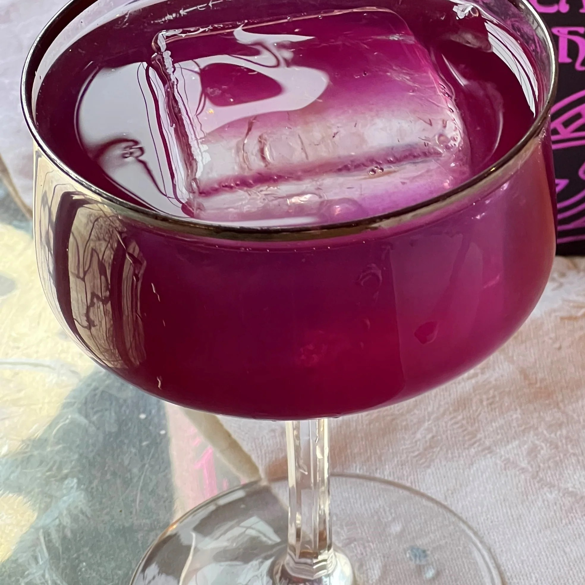 vosges-haut-chocolat-blog/butterfly-pea-flower-cocktail